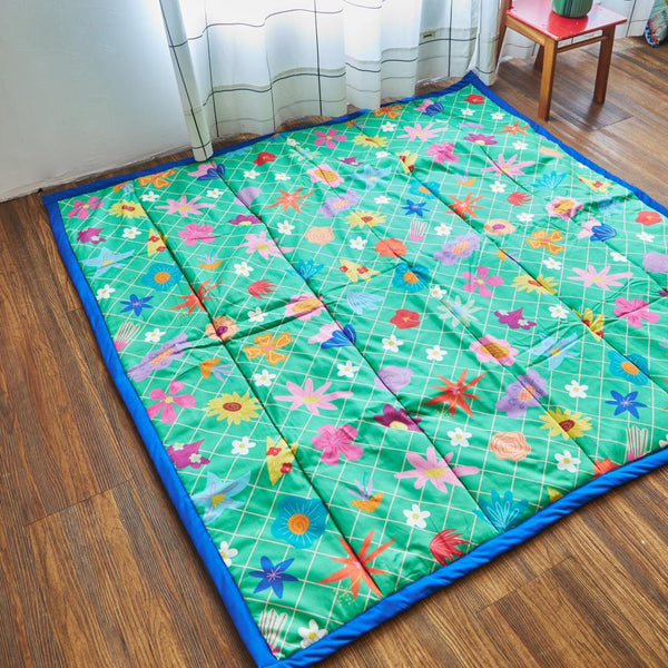 Green flowers activity mat